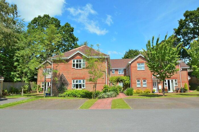 2 Bedroom Apartment To Rent In Pine Road, Chandler's Ford, SO53