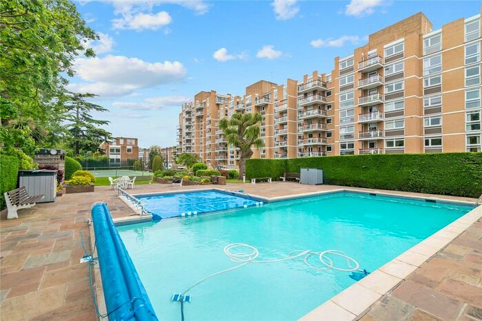 2 Bedroom Flat To Rent In Thamespoint, Fairways, Teddington, Middlesex, TW11