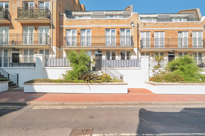 2 Bedroom Flat For Sale In Warnes, Steyne Gardens, Worthing, West Sussex, BN11