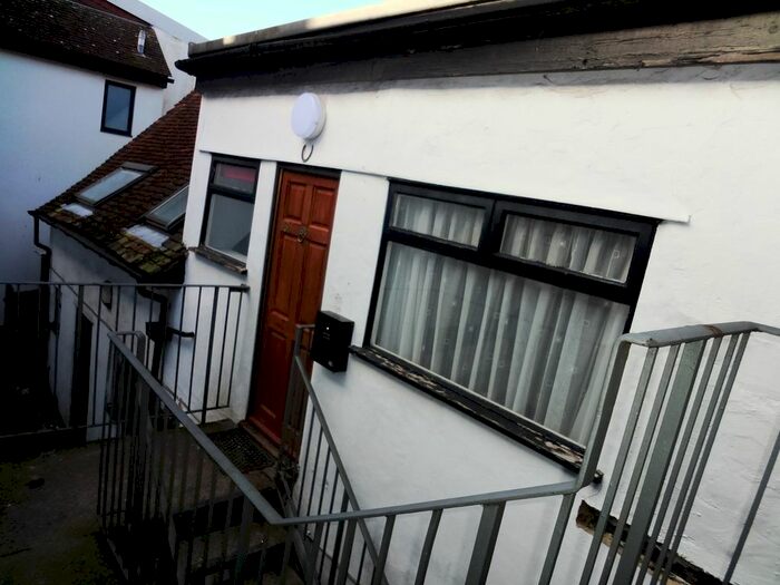 1 Bedroom Maisonette To Rent In High Street, Baldock, SG7