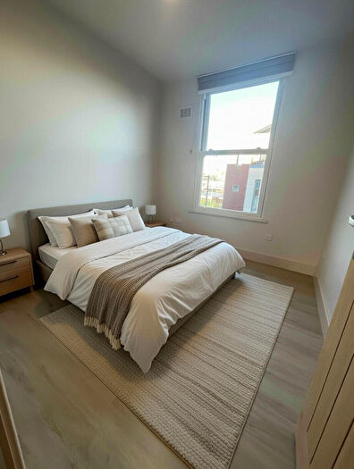 3 Bedroom Flat To Rent In London, N7