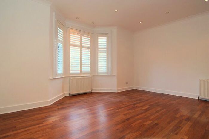 2 Bedroom Property To Rent In King Edwards Place, London, W3