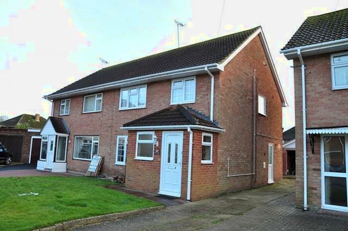 3 Bedroom Semi-Detached House To Rent In Kipling Close, Crawley, RH10