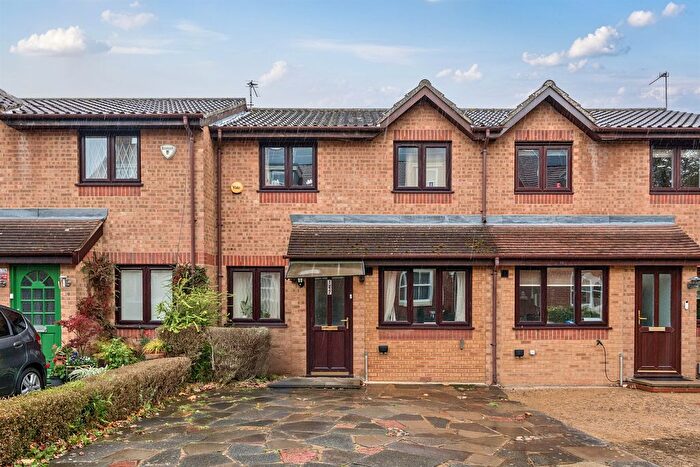 4 Bedroom Terraced House For Sale In Sweets Way, London, N20