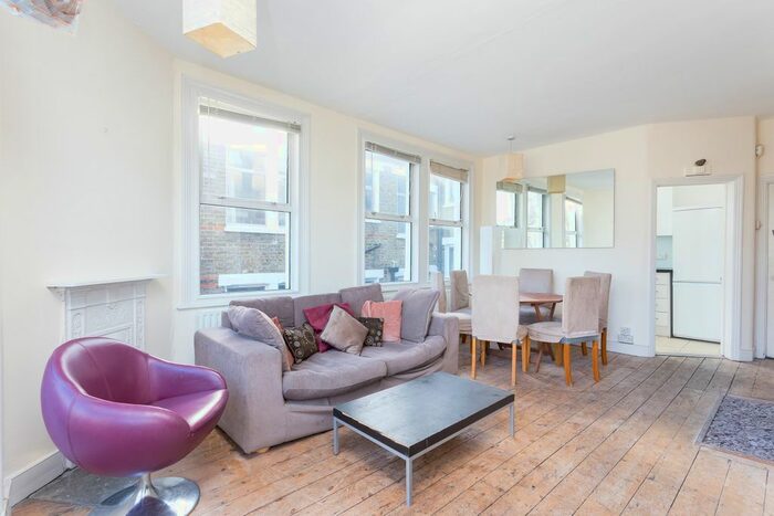 3 Bedroom Flat To Rent In Latchmere Road, London, SW11