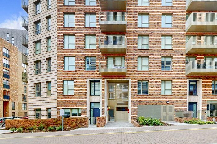 2 Bedroom Flat To Rent In Streamdale Road, London, W3