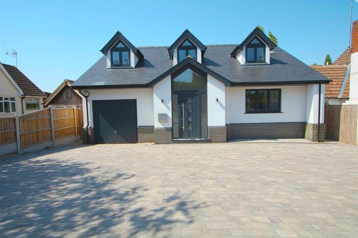 3 Bedroom Detached House For Sale In Rayleigh Road, Hutton, Brentwood, CM13