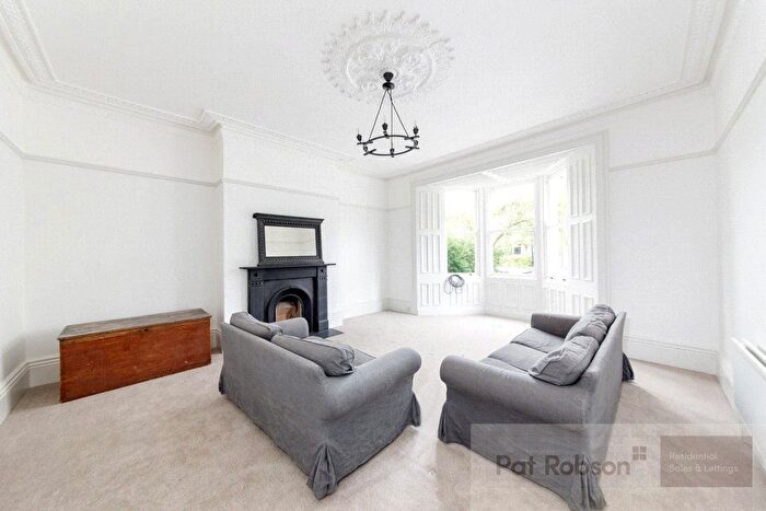 2 Bedroom Flat For Sale In Holly Avenue, Jesmond, Newcastle Upon Tyne, Tyne And Wear, NE2