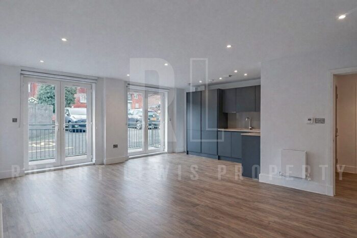 3 Bedroom Flat To Rent In Holden Road, London, N12