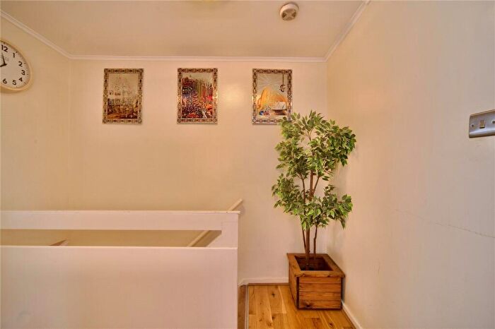3 Bedroom Terraced House For Sale In Ravensbourne Gardens, Ilford, IG5