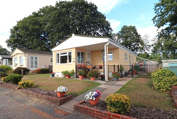 3 Bedroom Park Home For Sale In Station Hill, Curdridge, SO30