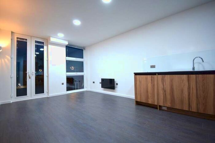 1 Bedroom Flat To Rent In Elmwood Avenue, , TW13