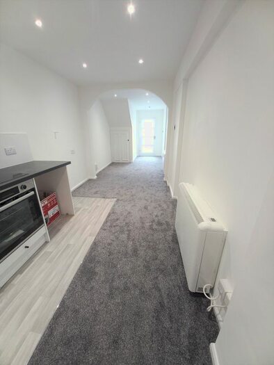 Studio To Rent In High Street, Hadleigh, Benfleet, SS7