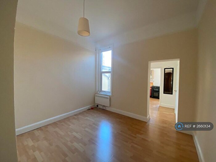 1 Bedroom Flat To Rent In Elphinstone Road, Southsea, PO5