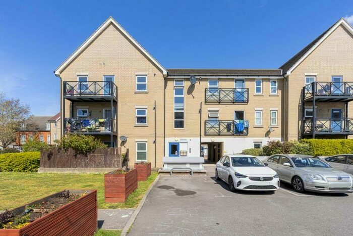2 Bedroom Flat To Rent In Glandford Way, Romford, London, RM6