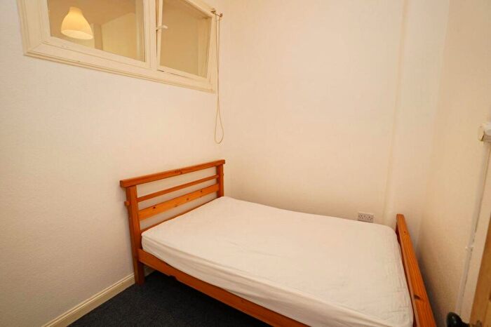 1 Bedroom Flat To Rent In Harden Place, Polwarth, Edinburgh, EH11