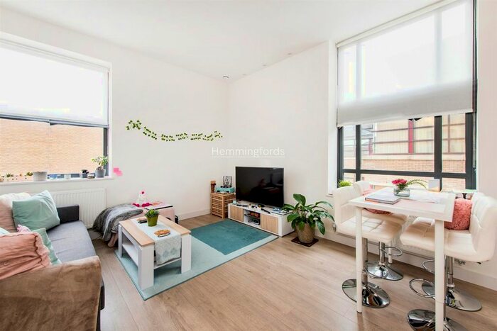 1 Bedroom Flat To Rent In Cambridge House, Mayes Road, Wood Green, N22