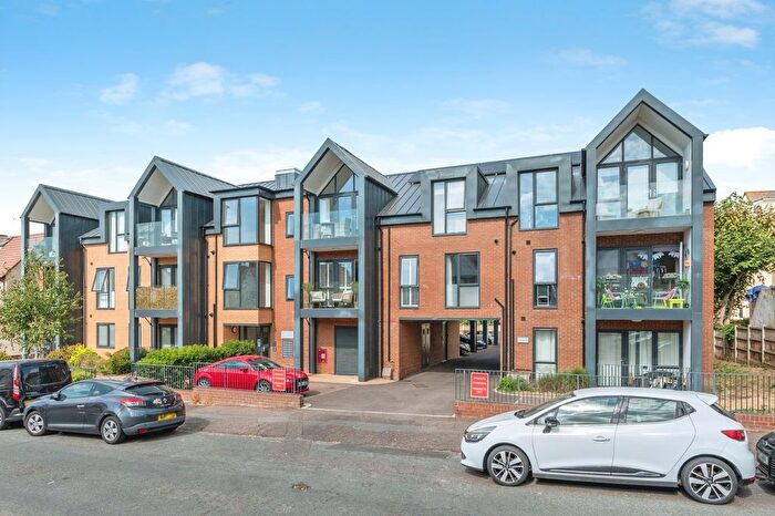 1 Bedroom Flat For Sale In Grosvenor Road, Westcliff-On-Sea, Essex, SS0