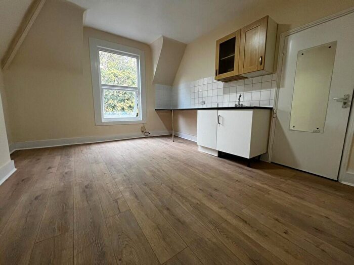 Studio To Rent In Archway Road, N6