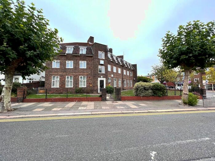 2 Bedroom Flat To Rent In Chesterfield Flats, Barnet, EN5