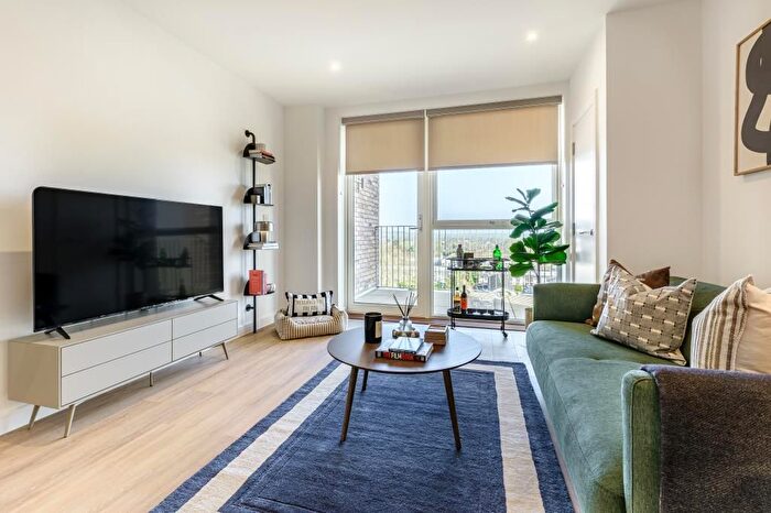 1 Bedroom Flat To Rent In Ermine Way, Maidenhead, SL6