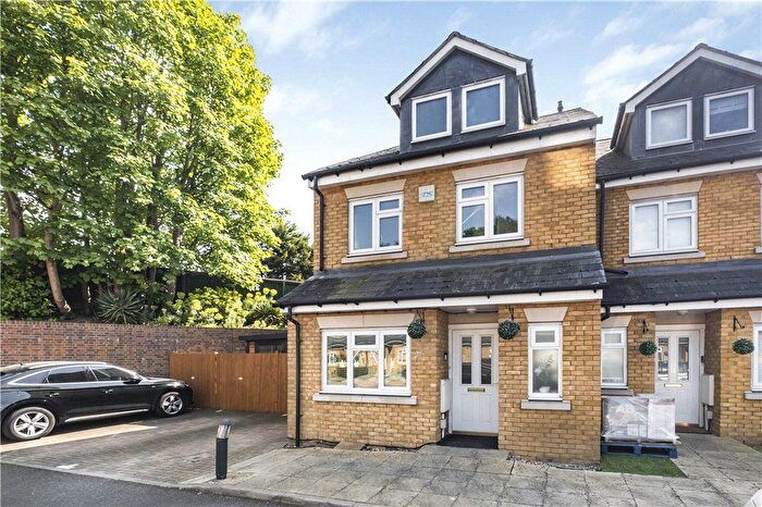 4 Bedroom End Of Terrace House To Rent In Kings Road, London, SE25