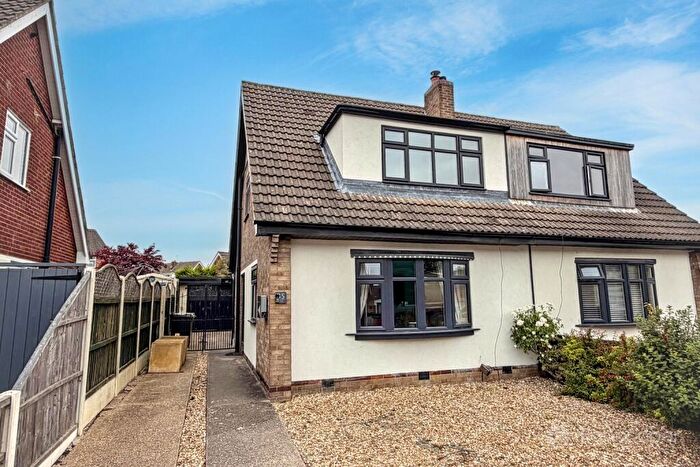 3 Bedroom Semi-Detached House For Sale In Trent Road, Bulkington, CV12