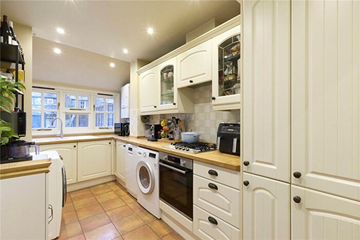 3 Bedroom Terraced House For Sale In Mawson Road, Cambridge, CB1
