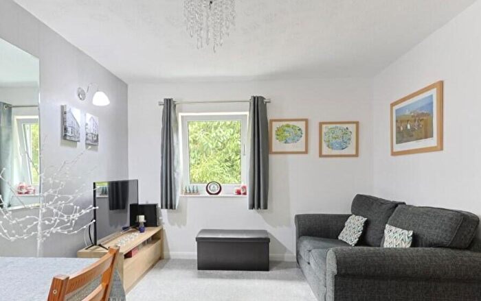 1 Bedroom Flat To Rent In Priory Road, Plymouth, Devon, PL3