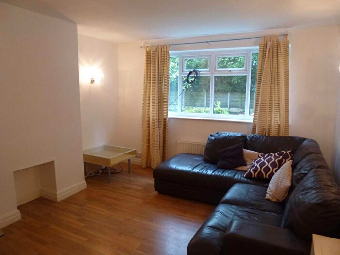 3 Bedroom Flat To Rent In Ballbrook Court, Didsbury, M20