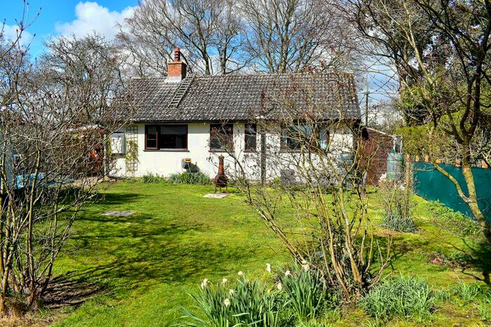 2 Bedroom Detached House For Sale In Abbotswell Road, Frogham, Fordingbridge, SP6