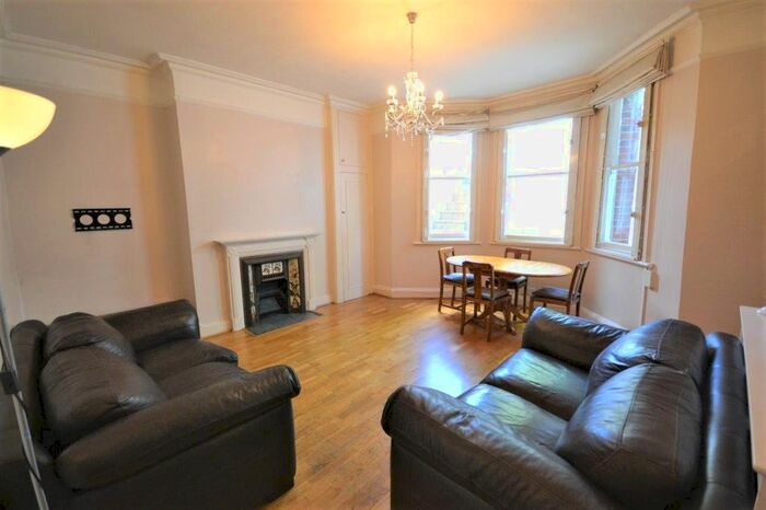2 Bedroom Flat To Rent In Elgin Avenue, Maida Vale, London, W9