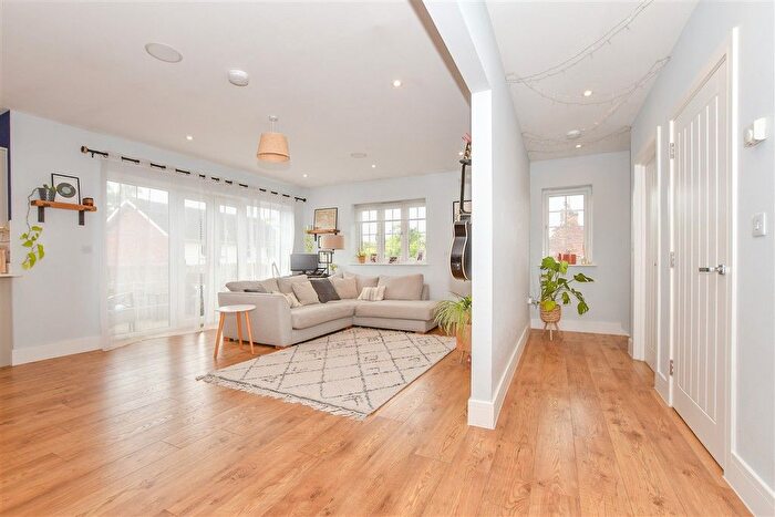 2 Bedroom Flat For Sale In Bishop Close, High Halden, Ashford, Kent, TN26