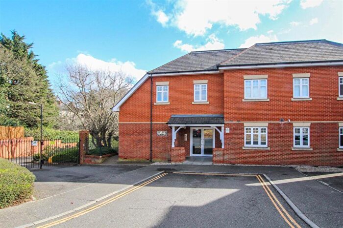 2 Bedroom Apartment For Sale In Eastfield Road, Brentwood, CM14