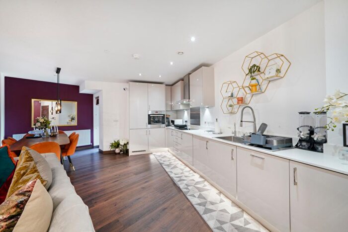 2 Bedroom Flat To Rent In Powerhouse Lane, Hayes, UB3