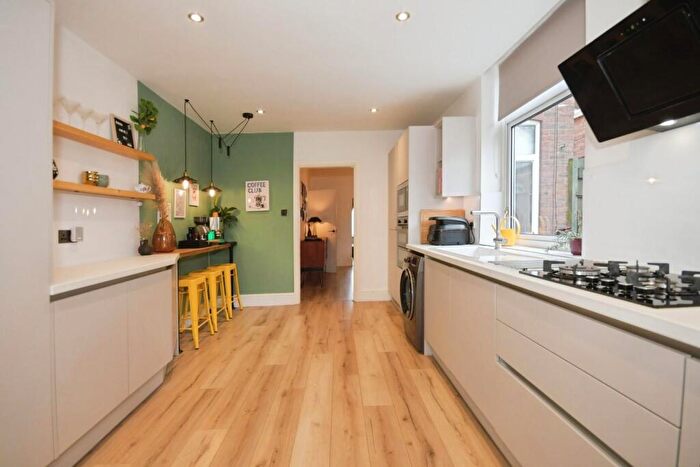 3 Bedroom Semi-Detached House For Sale In Ashgate Road, Ashgate, Chesterfield, S40 - Photo 8