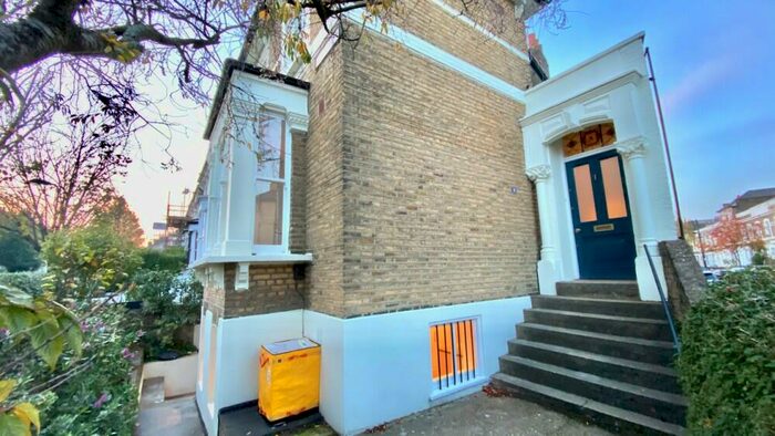 2 Bedroom Ground Flat To Rent In Brooke Road, London, N16