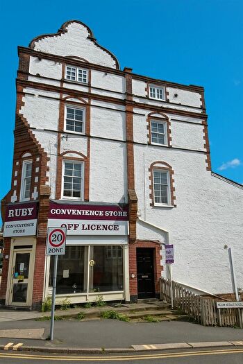 2 Bedroom Apartment To Rent In Croydon Road, Reigate, RH2