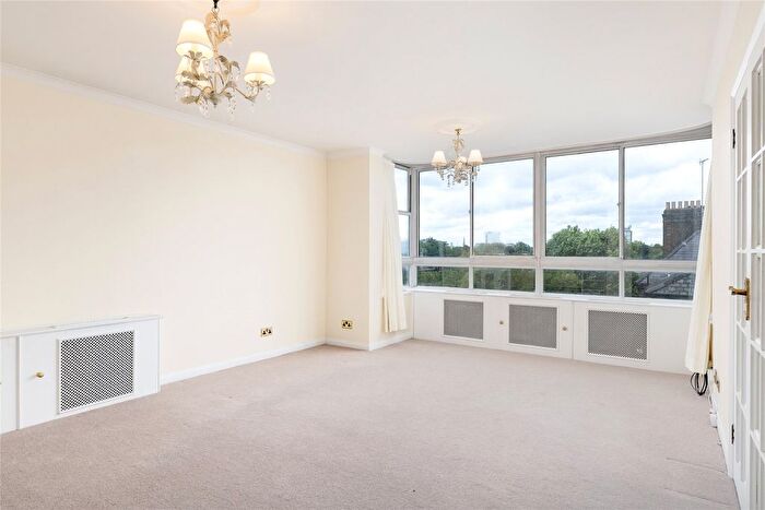 2 Bedroom Flat For Sale In Cheyne Walk, Chelsea, London, SW3