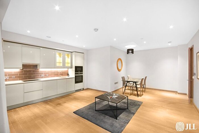 2 Bedroom Flat To Rent In Bellwether Lane, London, SW18