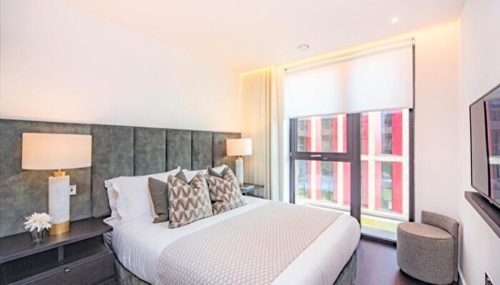 2 Bedroom Apartment To Rent In Thornes House, Charles Clowes Walk, London, City Of London, SW11