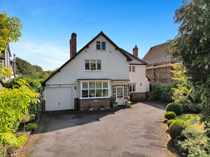 4 Bedroom Detached House For Sale In Dove House Lane, Solihull, B91
