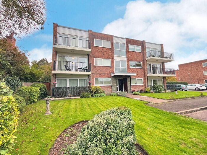 2 Bedroom Flat For Sale In Banners Gate Road, Sutton Coldfield, B73