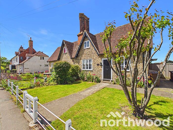 3 Bedroom Semi-Detached House For Sale In The Street, Great Chart, TN23