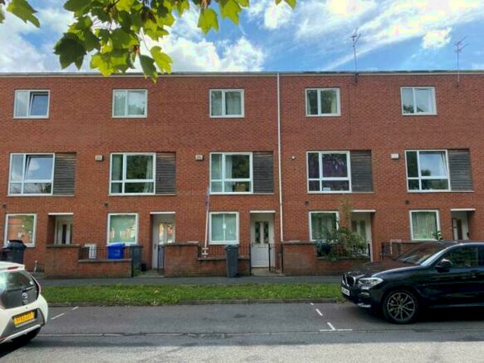 4 Bedroom Town House To Rent In Lauderdale Crescent, Manchester, M13