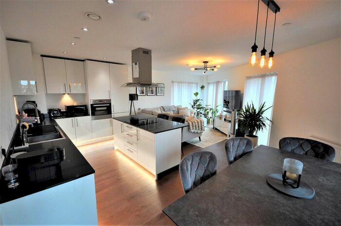 3 Bedroom Flat To Rent In Chiltern Court, Marri Street, Watford, WD24