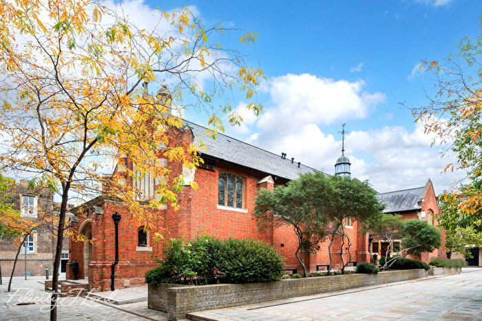 1 Bedroom Character Property For Sale In Ashmore Road, London, SE18