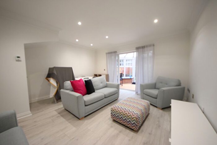 3 Bedroom Property To Rent In Marl Field Close, Worcester Park, KT4