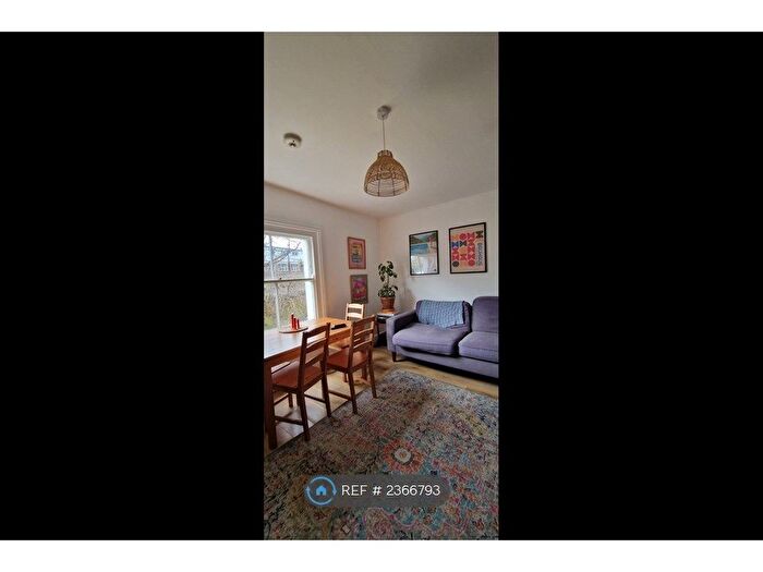 3 Bedroom Flat To Rent In Graham Road, London, E8