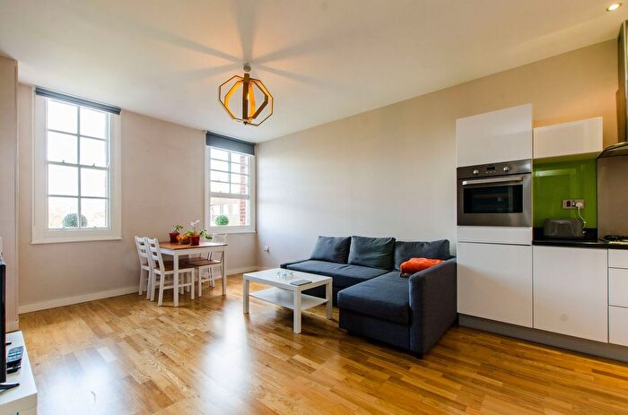 1 Bedroom Flat For Sale In Aylward Street, Stepney, London, E1